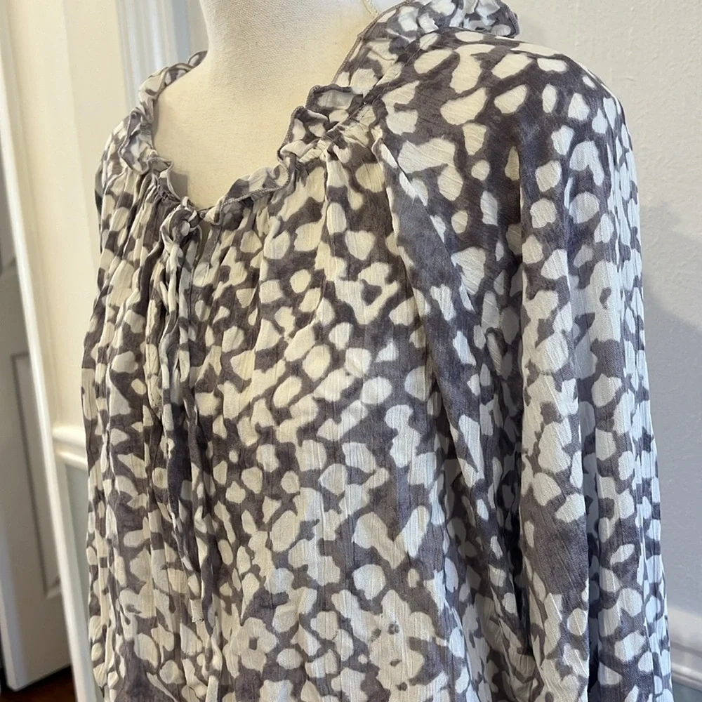 LIKE NEW GREY LEOPARD PRINT BLOUSE - SIZE SMALL